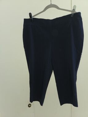 Dana Buchman Dark Navy Capri Pull-On Pants